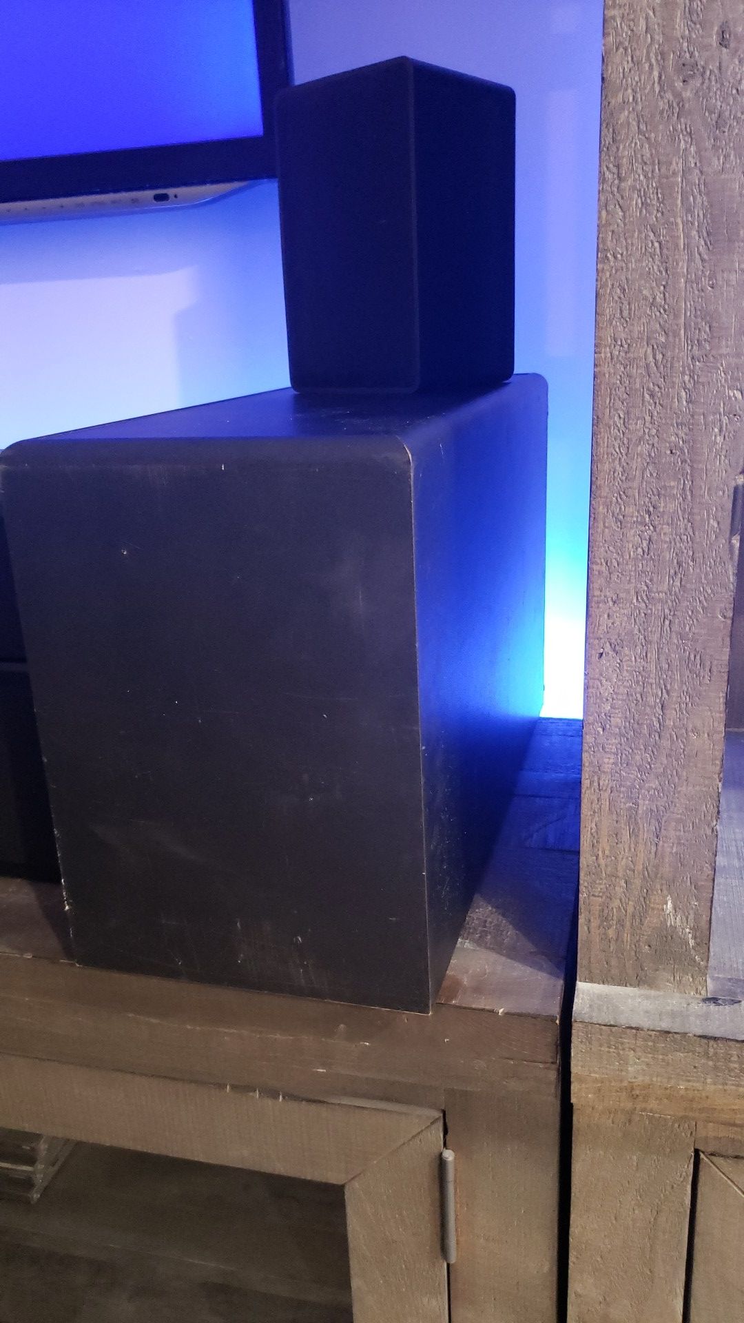 Speakers surround sound