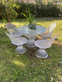Mid Century Spun Fiberglass Table Set With Cushions