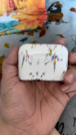 Kitty 🐈‍⬛ AirPods 