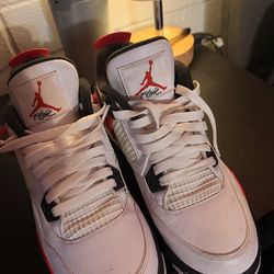 Jordan 4 size 7Y