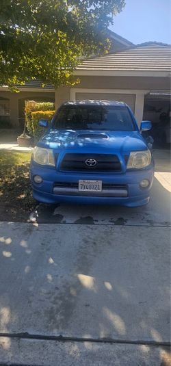 Toyota Tacoma Pickup Truck – Blue