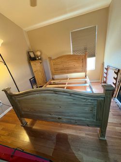 Rustico PineWood Queen bed