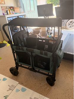 WonderFold W4 4-Seater Stroller Wagon
