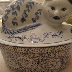 Chinoiserie Covered Cat Dish