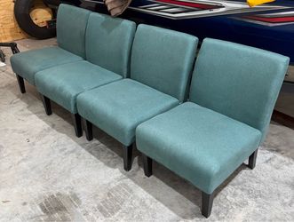 4 Matching Chairs. GREAT condition
