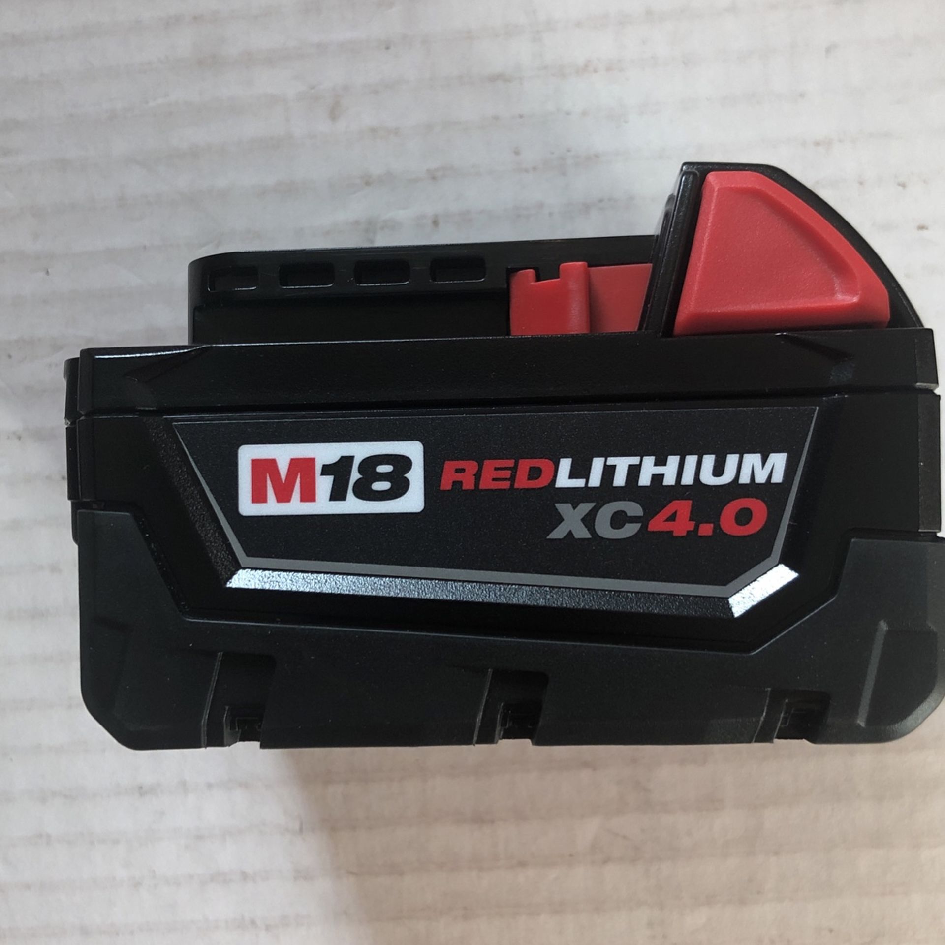 Brand New Milwaukee M18 Red Lithium XC 4.0 AH Battery 60 Firm on Price 60 Firme en Precio