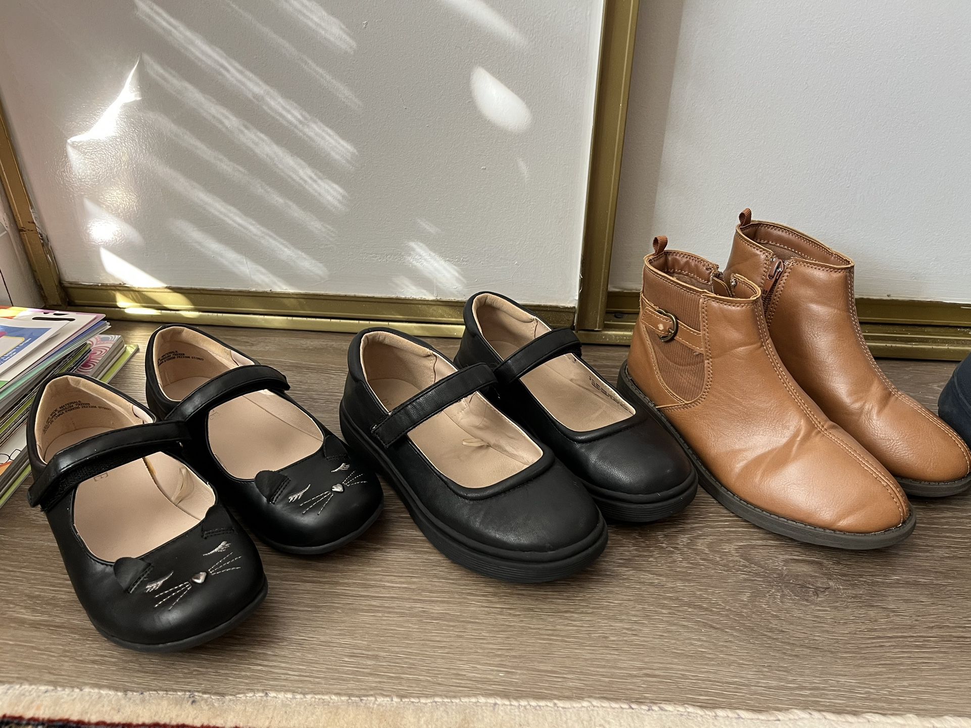 Young Girls Shoes, 5 Pairs