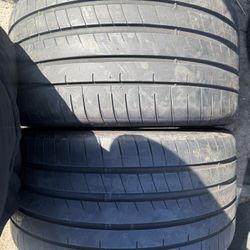 (2) 305/30ZR21 PAIR OF USED TIRES GOOD YEAR 80% LIFE !!