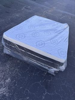 NEW QUEEN PILLOW MATTRESS AND BOX SPR+ING 2pcs