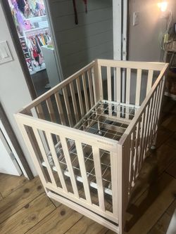 Mini crib