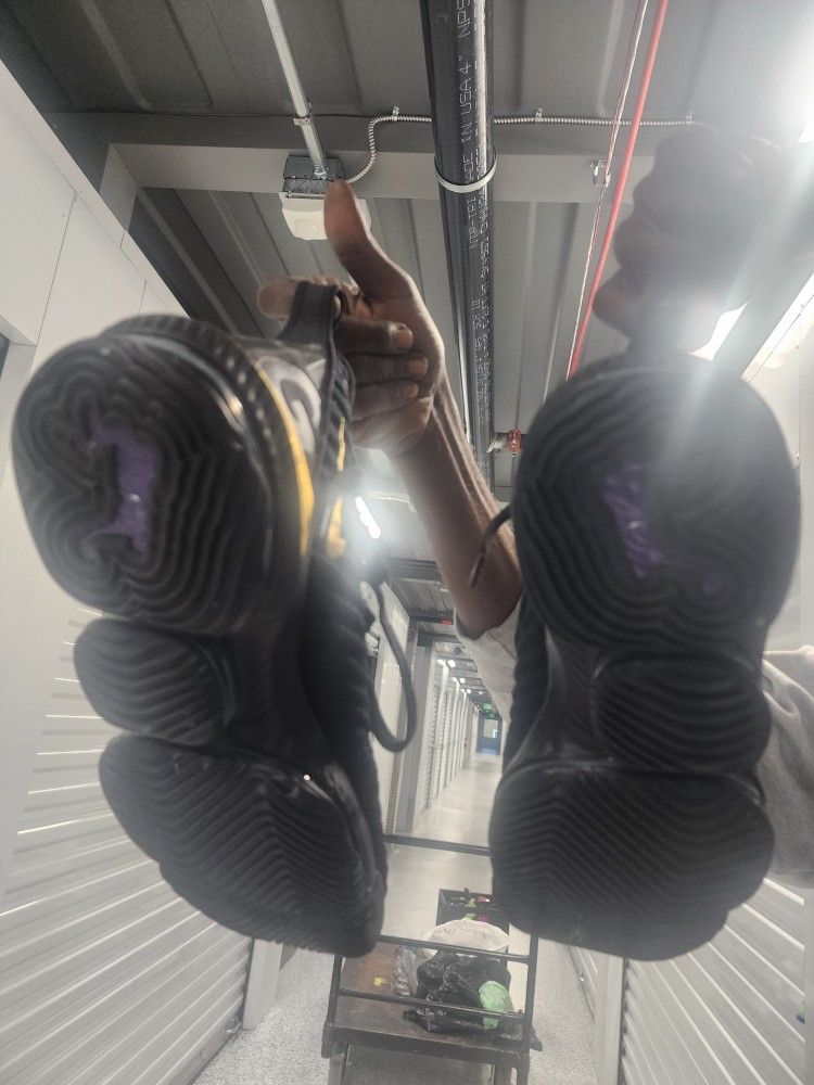 LaBron 16 (Size 11.5)