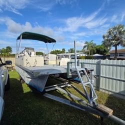 2003 20’ Pontoon Boat 