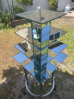 CUPCAKES STAND 16x16” $80