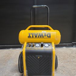 DEWALT WHEELED PORTABLE COMPRESSOR 