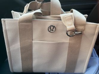 Lululemon tote bag