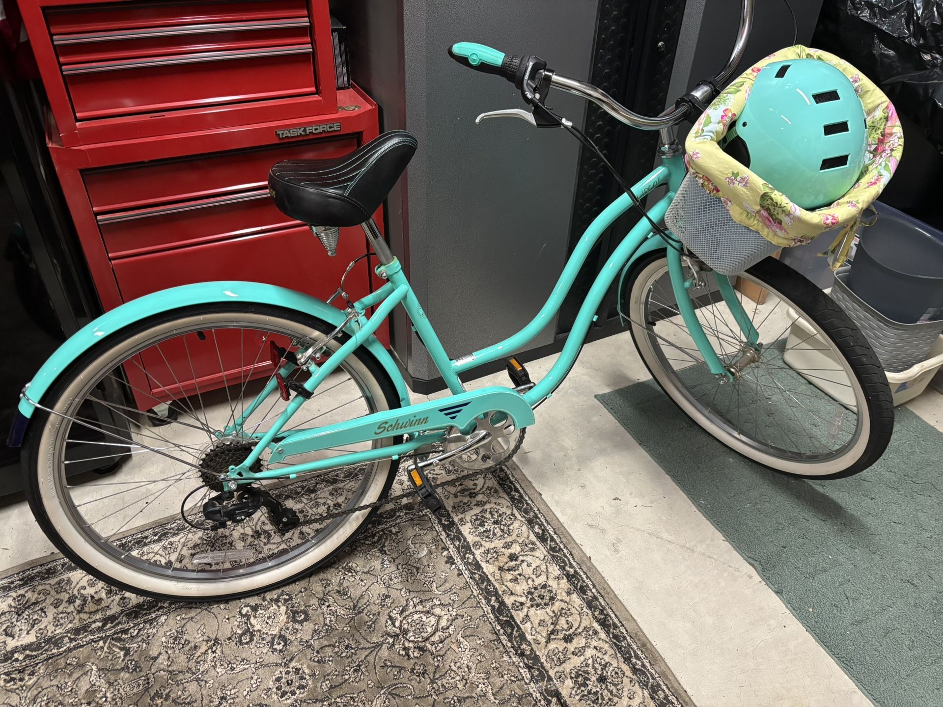 Lady Beach Cruiser Bike, Helmet & Basket