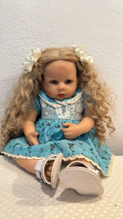 Ashton Drake vinyl, doll collection