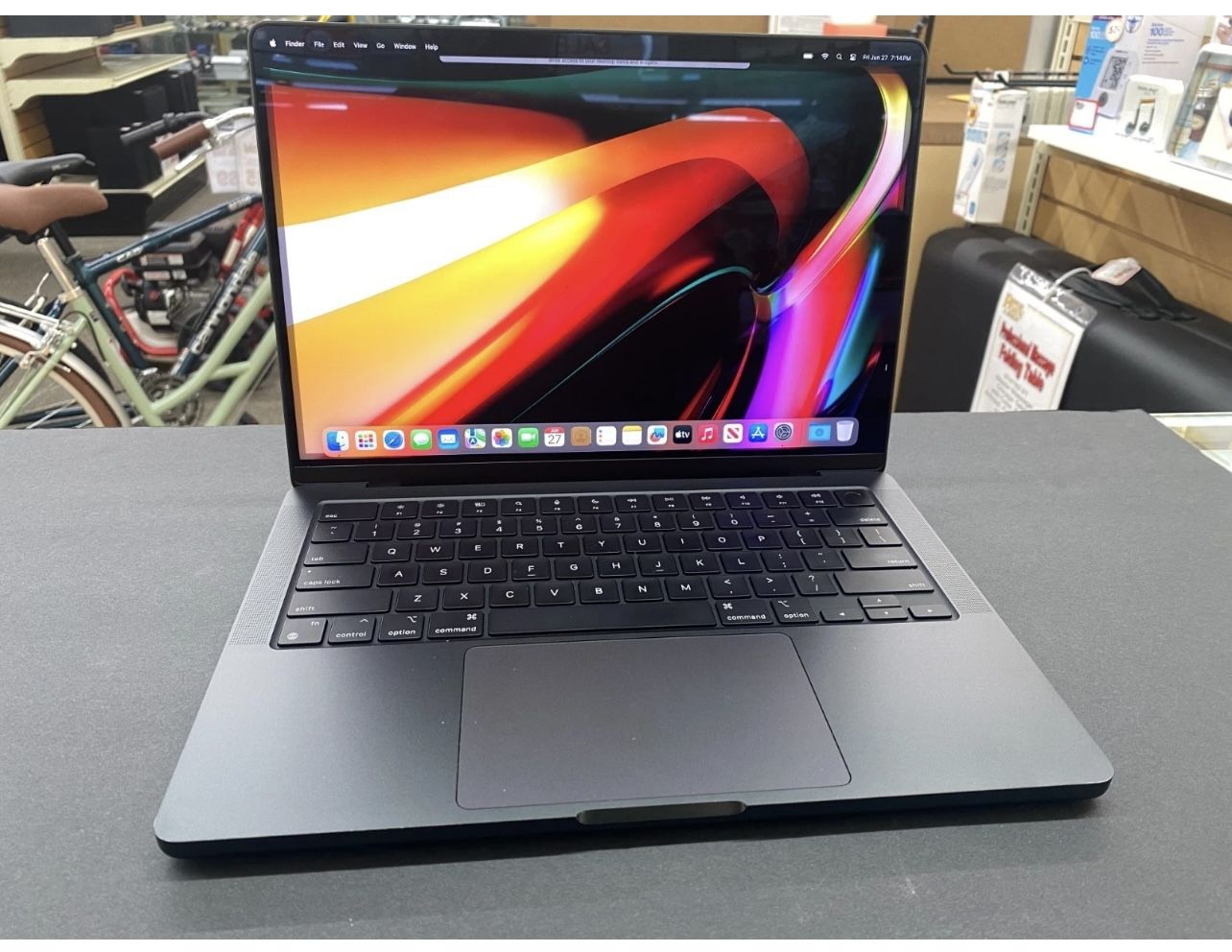 Apple MacBook Pro 14-inch M3 Pro (2023) 18GB RAM 512GB SSD - Space Black