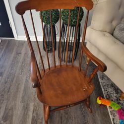 Vintage Rocking Chair 