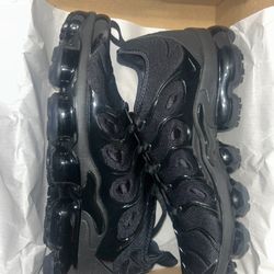 NIKE AIR VAPORMAX PLUS 