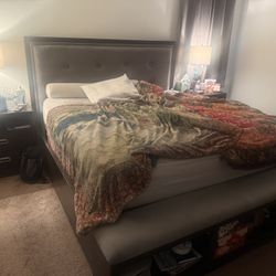 Hyndell King Bedroom Set With Two Night Stands