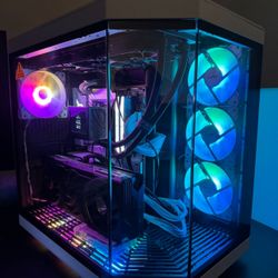 Sellling PC -Hyte Y70 White/black RGB 
