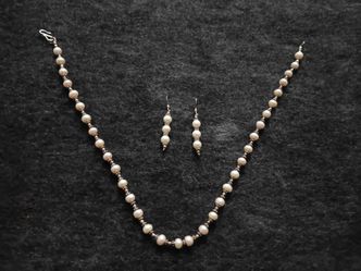 PEARLS NECKLACE WHIT EARRINGS