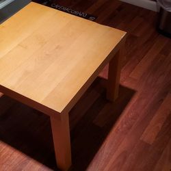 SOLID WOOD END TABLE