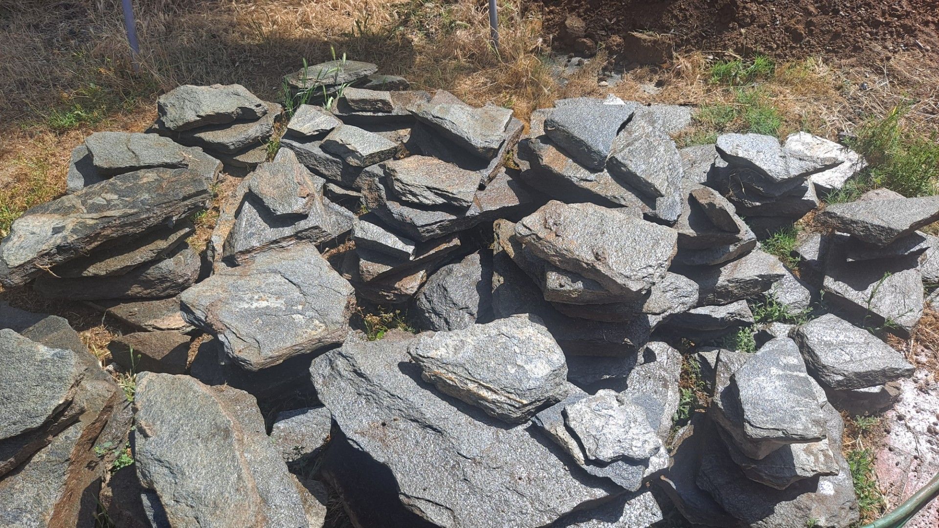 Storm Mountain Natural Flagstone for Landscape, Gardens and Pathways Color Storm Mountain