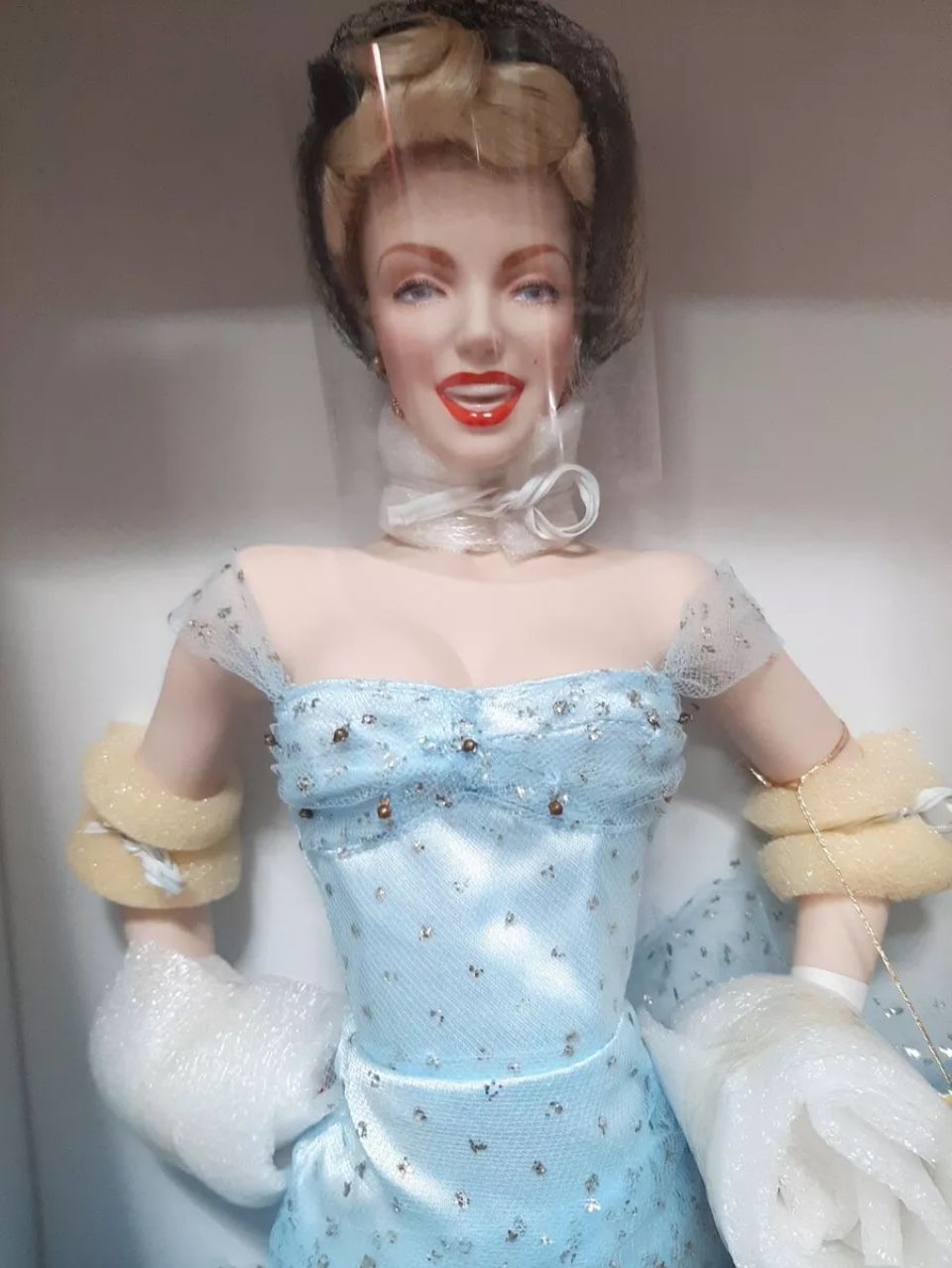 Marilyn monroe porcelain doll online