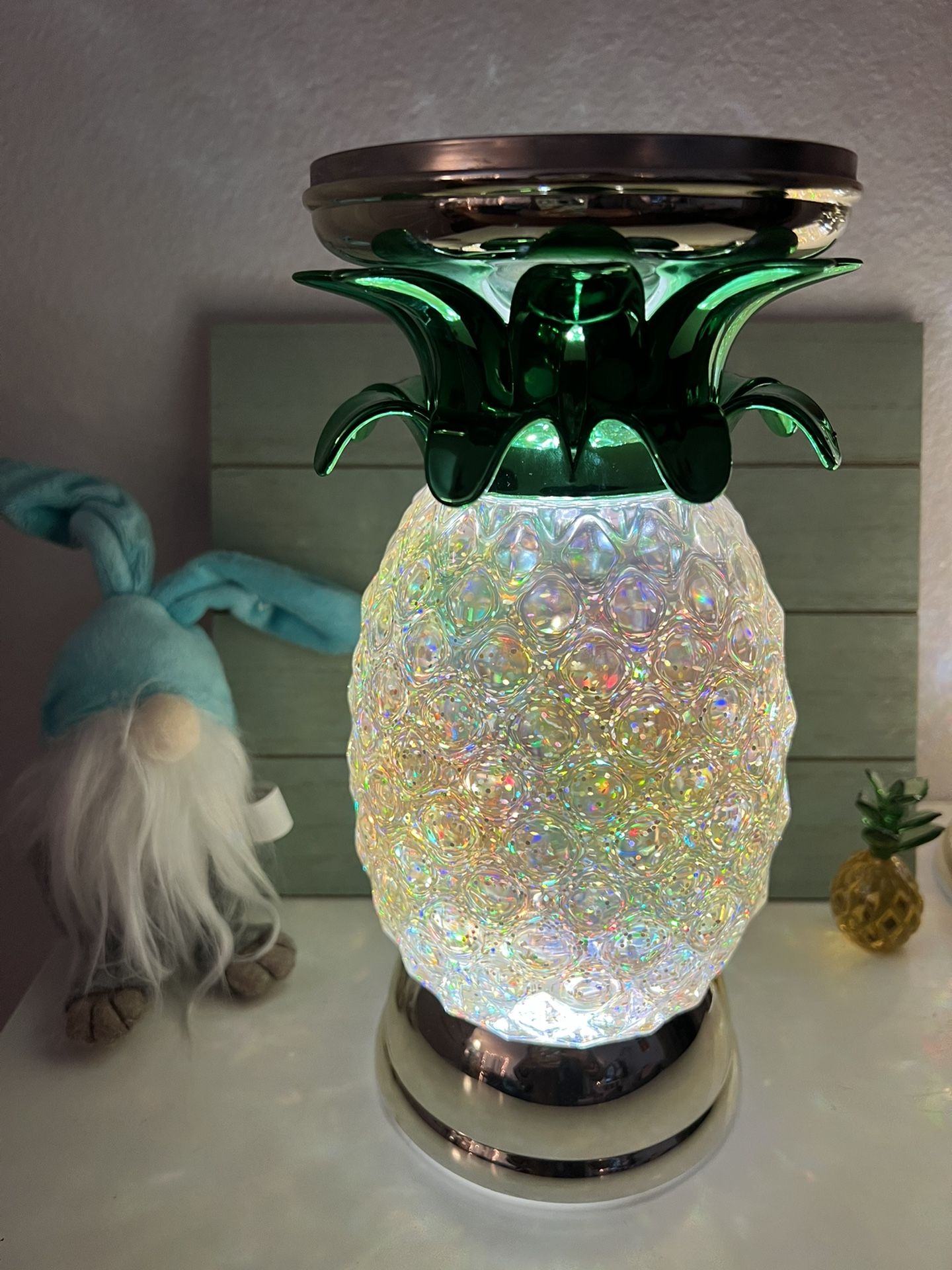 BRAND NEW WITH TAGS! BATH & BODY WORKS pineapple Glitter Waterglobe - 3 Wick Candle Holder