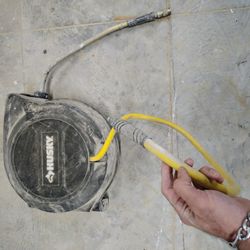 Retractable air hose reel