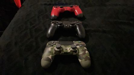 PS4 controllers