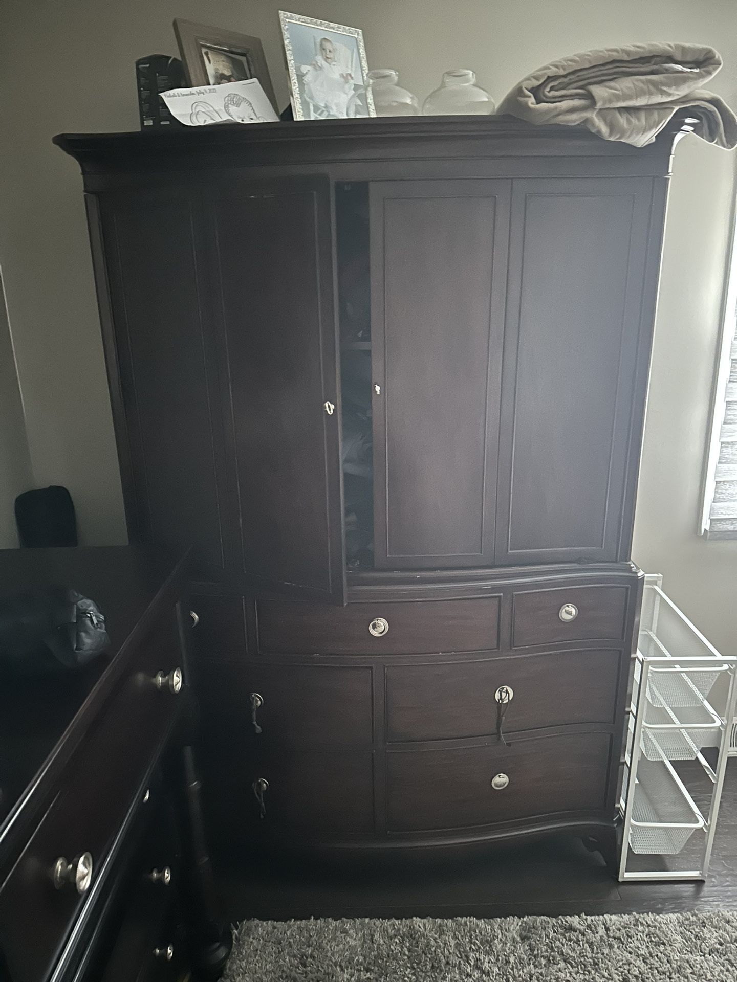 2 Piece China Cabinet