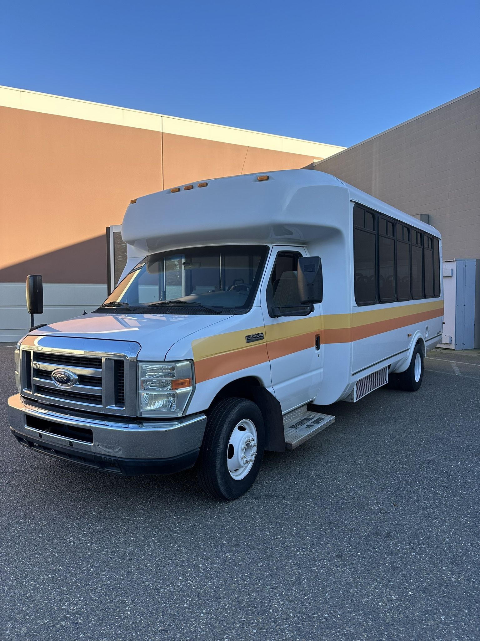 2008 E450 shuttle bus RV