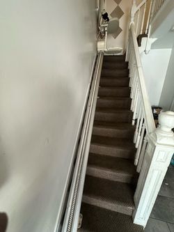Straight stair lift