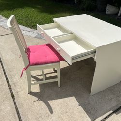 41*25*30 Pottery Barn Dresser+chair $249 CAN!