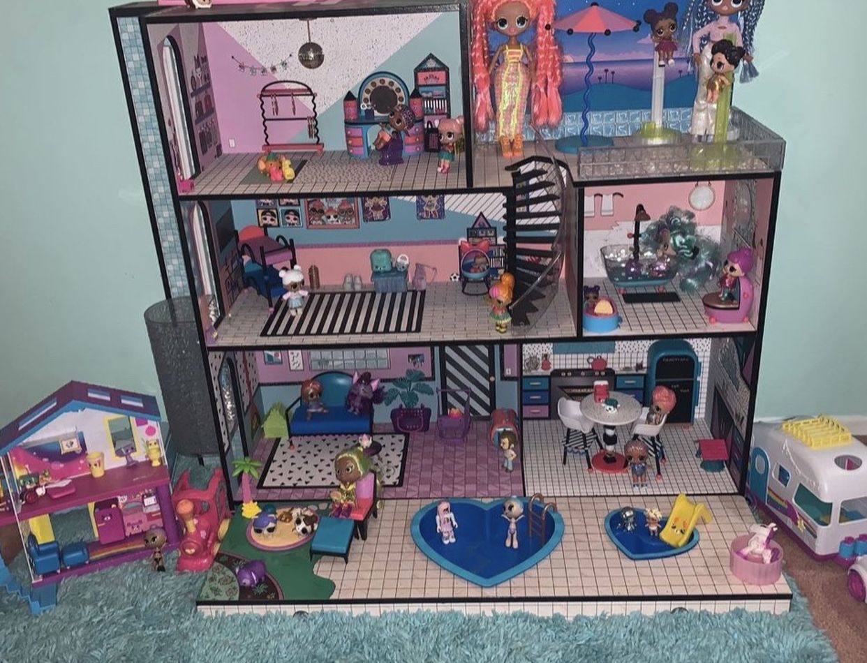 LOL DOLL HOUSE WITH ACCESSORIES AND LOTS OF EXTRA TOYS