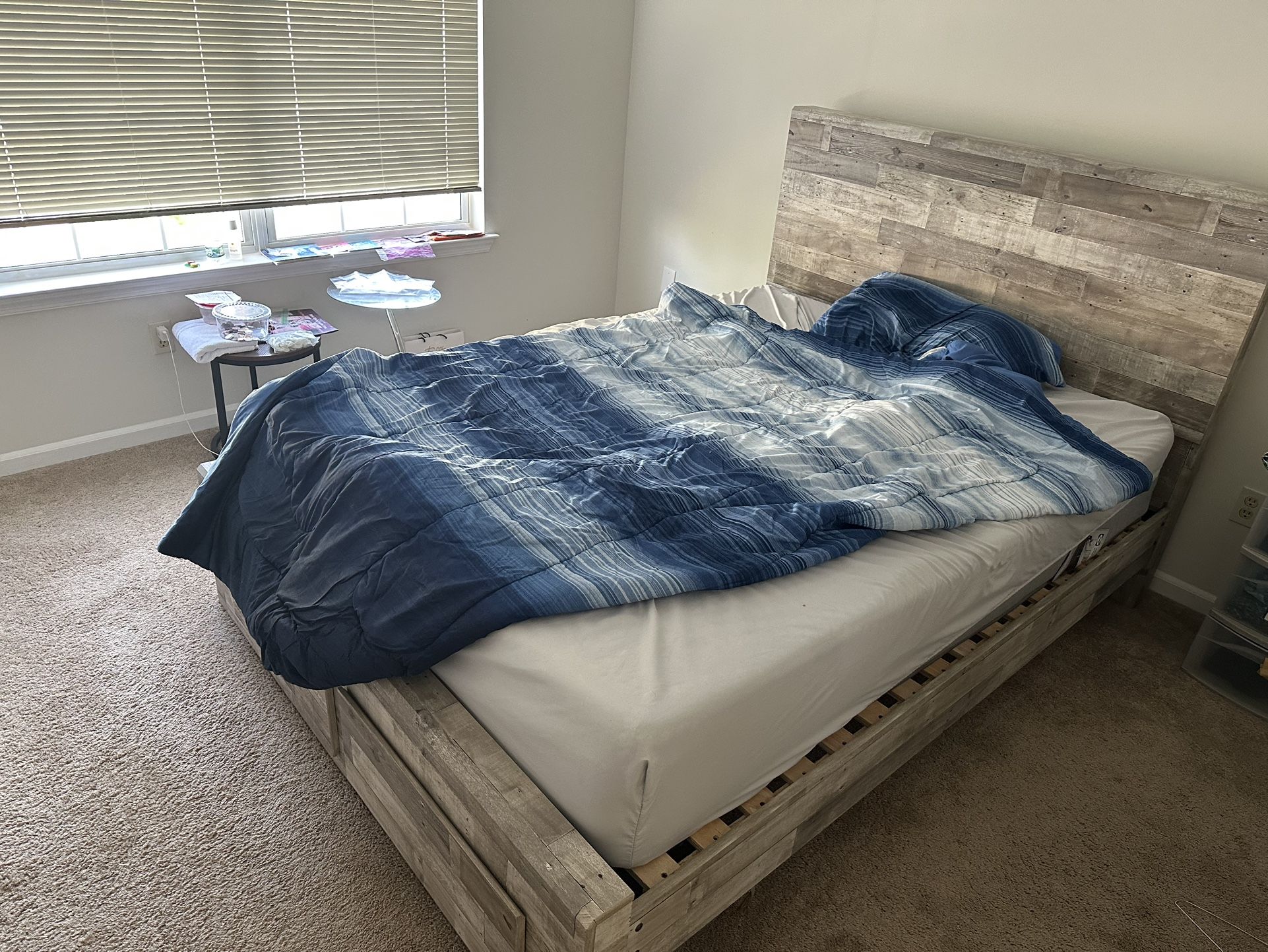 Queen Bed Full Set(mattress and Frame)