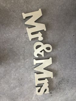 Mr and Mrs wood sign