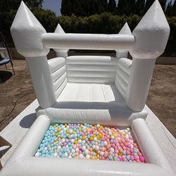 8x10 White Jumper With Ball Pit