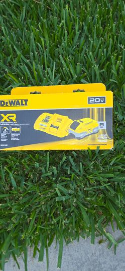 Dewalt 20v Battery 8.0 Ah XR Powerpack and fast Charger Brand New