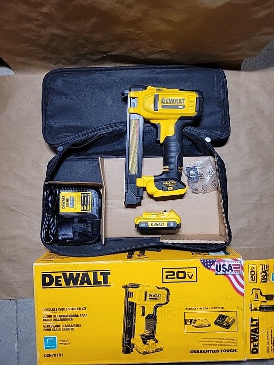 Dewalt DCN701D1 - 20V Cordless Cable Stapler with 2.0Ah Battery, Charger