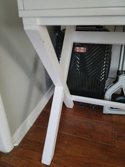 White Computer DESK