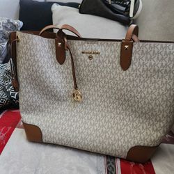  Michael Kors
Eva Large Logo Tote Bag