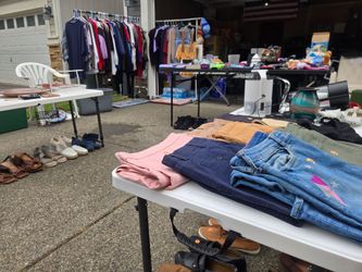 Garage sale / Yard sale