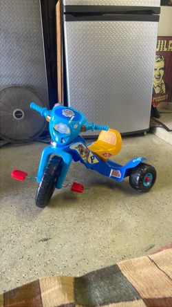 NEW Fisher-Price Paw Patrol Lights & Sounds Trike / Triciclo