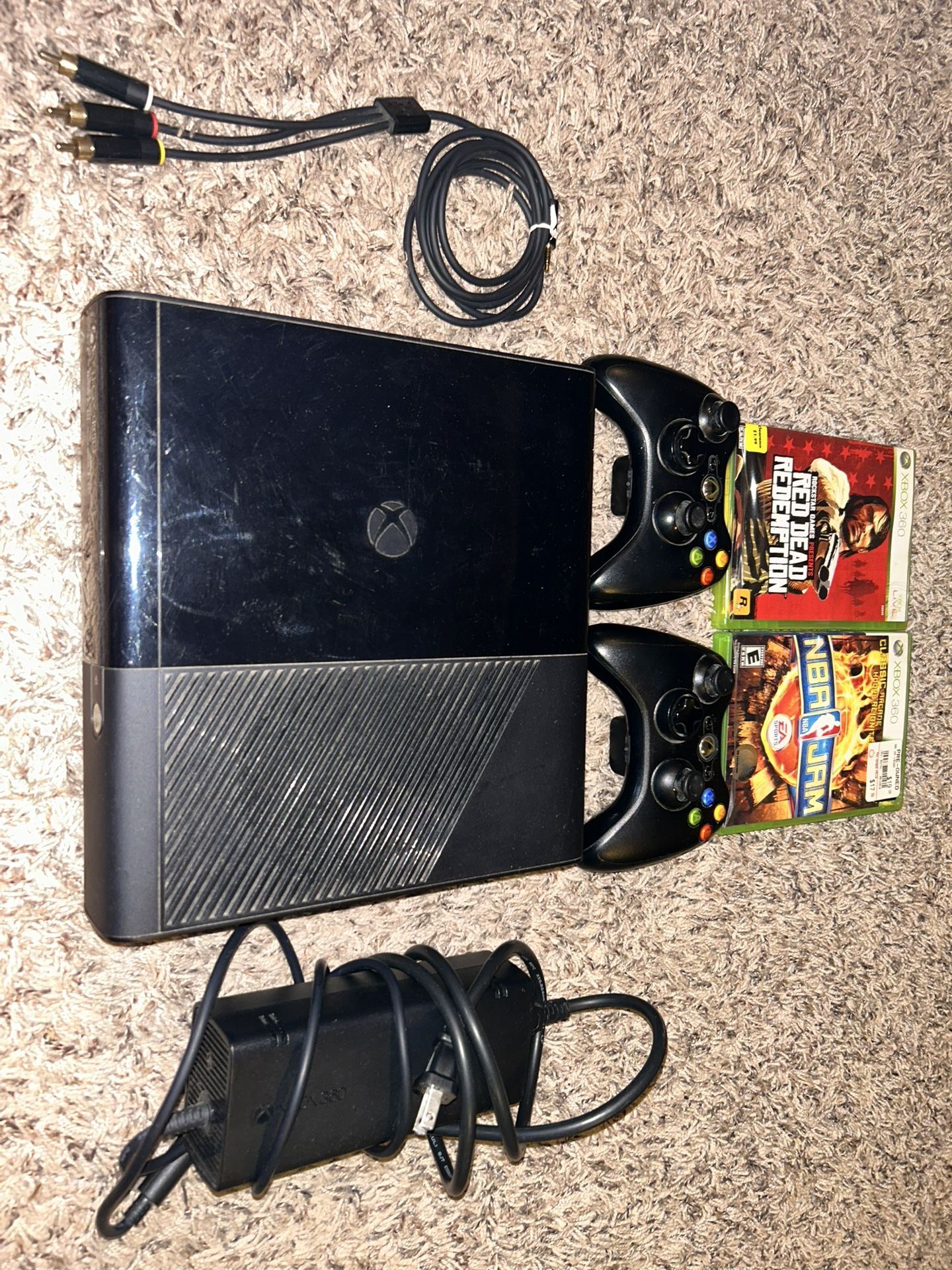 Xbox 360 Console + 2 Controllers + 2 Games