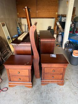 Cherry bedroom furniture set