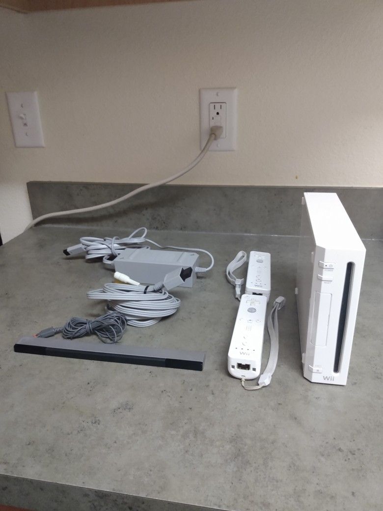 Nintendo Wii Console w/2 Remotes, Power Adapter, Sensor Bar & A/V Cable, Tested, Working. See Pics!